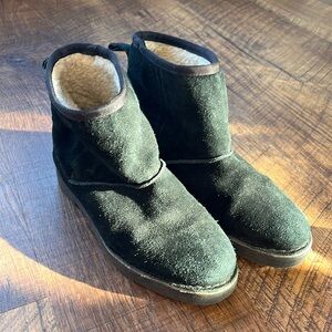 Clarks low suede black boots size 9.5
